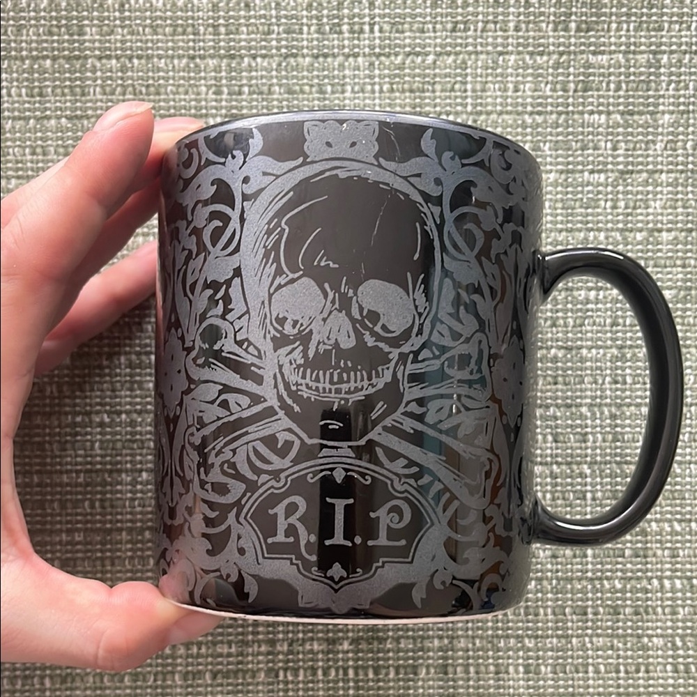 222 Fifth Skull Mug In Black And Silver